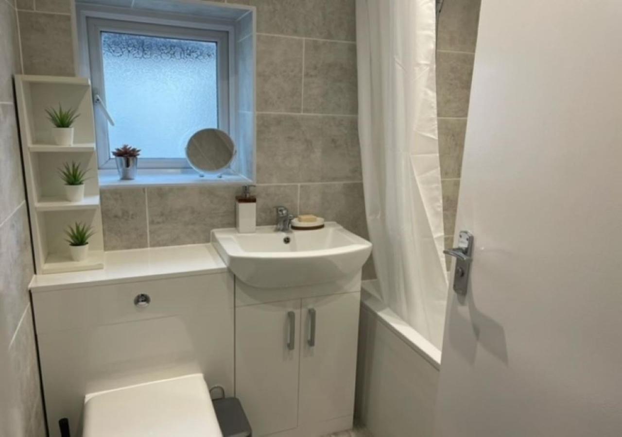 2 Bedroom Serviced Apartment # Londres Exterior foto